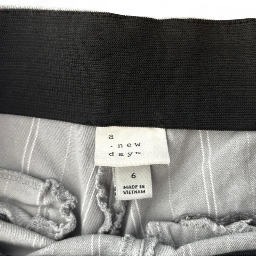 A New Day Gray Striped Pants Size 6 - Picture 3 of 4